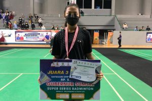 Siswi SMP LTI IGM Sabet Juara III Badminton Super Series Gubernur Sumsel 2021